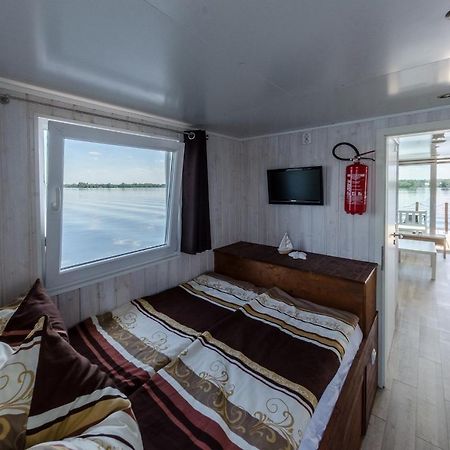 فندق Feststehendes Hausboot Kolonie Zern المظهر الخارجي الصورة